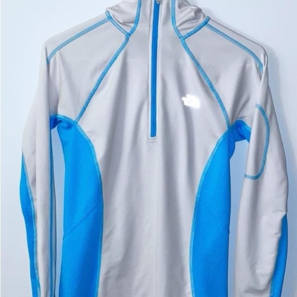The North Face Women’s VaporWick Pullover Hoodie